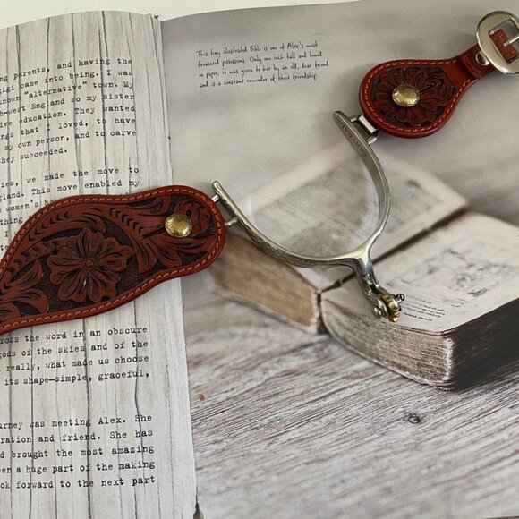 PARTRADE Brushed & Engraved Stainless Stock Spurs/Tooled Leather Strap: NWOT!! - Picture 8 of 15